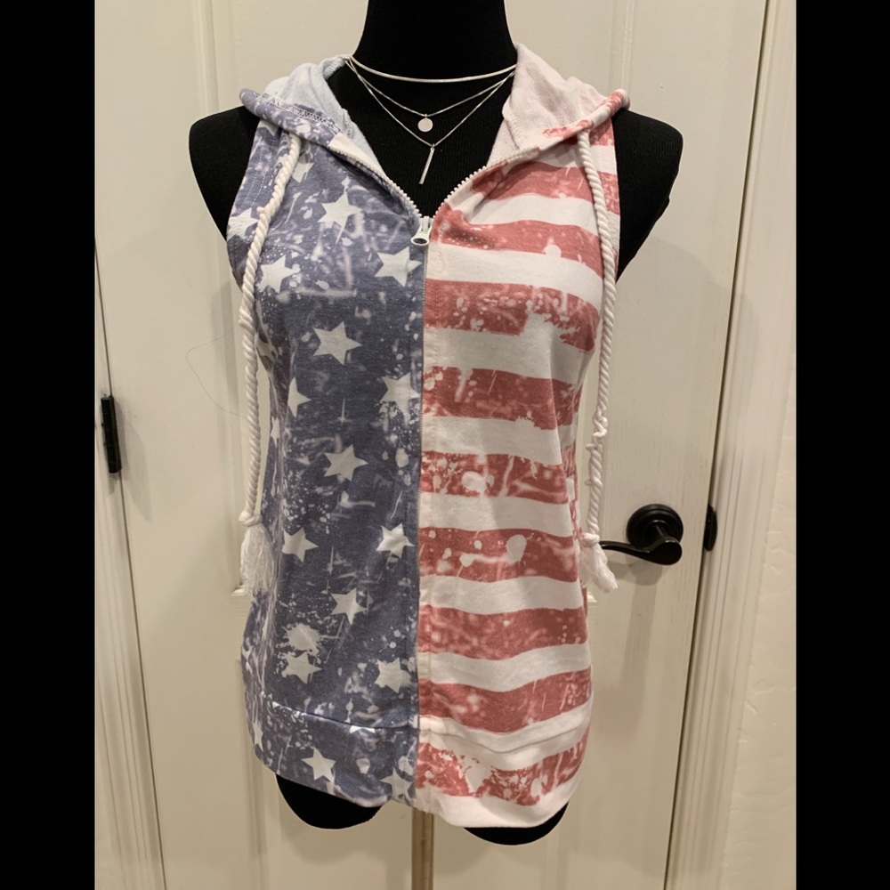 Flag sleeveless hooded sweatshirt🌸 Size: M…